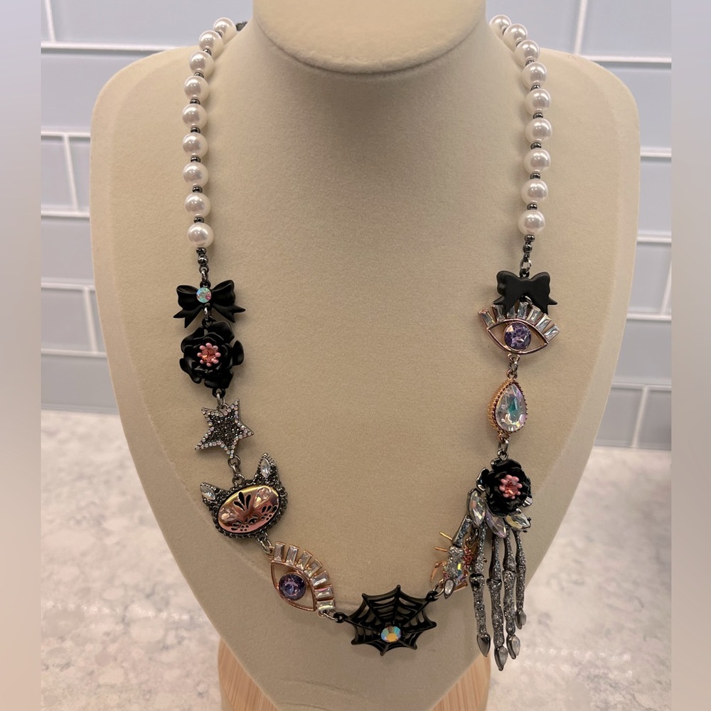 Betsey Johnson Halloween charm pearl necklace NEW in box